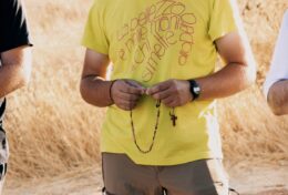 KHI BẠN DÙNG CHUỖI HẠT MÂN CÔI ĐỂ CẦU NGUYỆN, MA QUỶ SẼ KHÔNG THỂ HÃM HẠI BẠN…