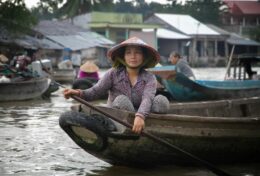 ĐỪNG LÀM CHÌM CON THUYỀN CỦA BẤT CỨ AI; ĐẠI DƯƠNG CUỘC SỐNG ĐỦ RỘNG CHO TẤT CẢ CHÚNG TA…