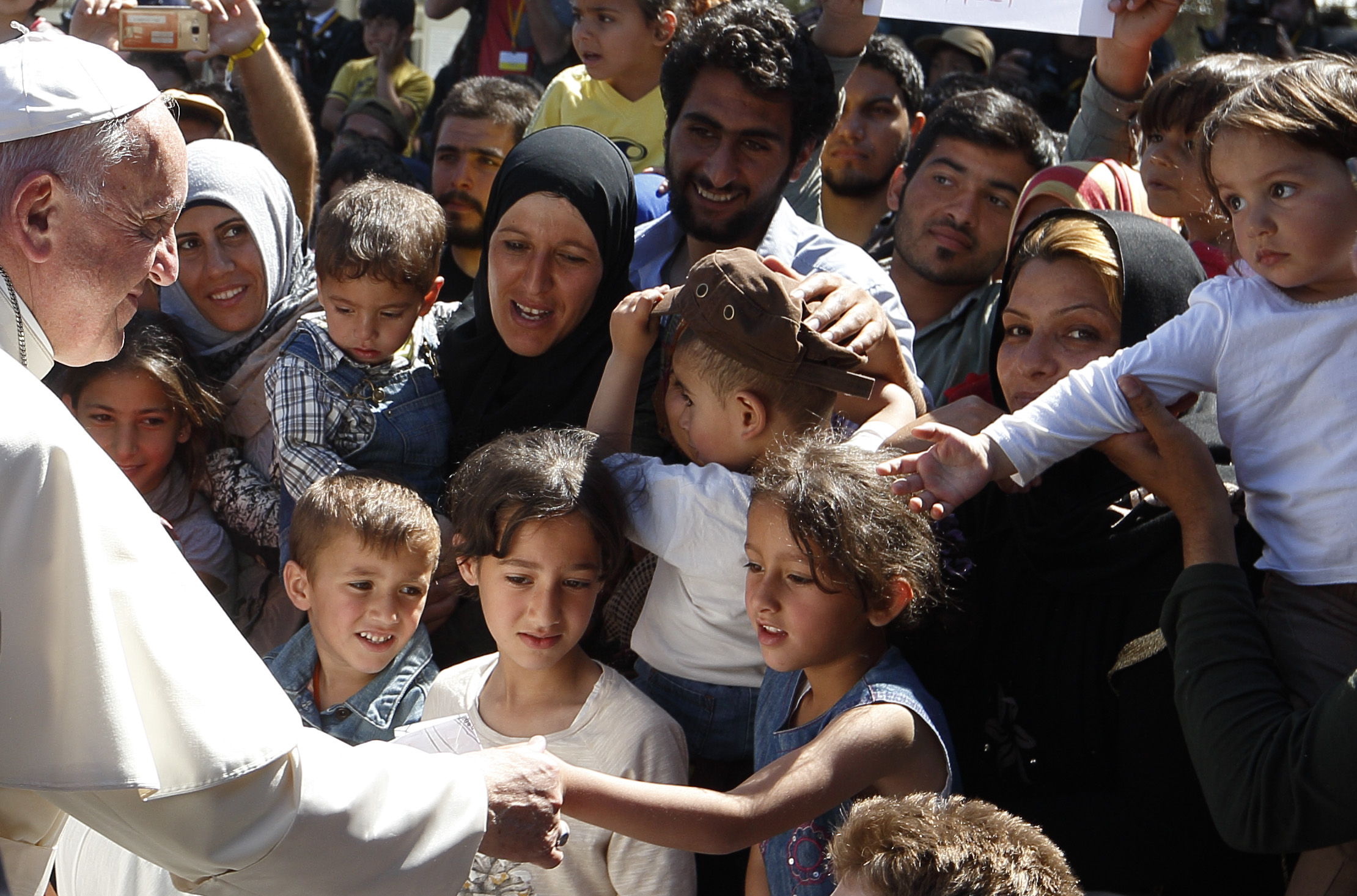 20160416T1346 41 CNS POPE LESBOS ORTHODOX CAMP