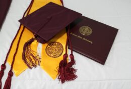 BẰNG CẤP KHÔNG CÓ GIÁ TRỊ NẾU KHÔNG BIẾT CẢM THÔNG VỚI NGƯỜI KHÁC