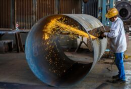 TAY LƯỜI BIẾNG ĐEM LẠI NGHÈO KHÓ, CÒN TAY SIÊNG NAY ĐEM LẠI GIÀU CÓ