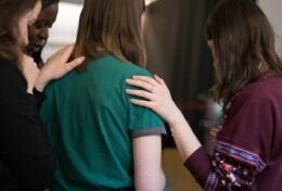 GIA ĐÌNH CÙNG CẦU NGUYỆN, LUÔN BÊN NHAU