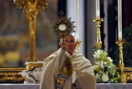 CÓ SỨC MẠNH TRONG SỰ HIỆN DIỆN CỦA CHÚA GIÊSU TRONG BÍ TÍCH THÁNH THỂ