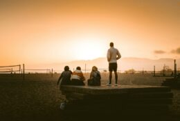 NHỮNG NGƯỜI BẠN Ở LẠI KHI CUỘC ĐỜI KHÓ KHĂN HIẾM LẮM…