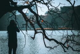 ƯU TIÊN TÍCH LŨY NHỮNG KHOẢNH KHẮC HƠN LÀ CỦA CẢI…