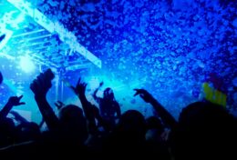 CHỚ ĐAM MÊ SỰ THOẢI MÁI KHI CÒN TRẺ