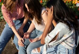 HÃY CẨN TRỌNG VỚI LỜI NÓI, VÌ CHÚNG VANG VỌNG TRONG TRÁI TIM NGƯỜI NGHE…