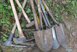 NẾU BẠN CẦU XIN CHÚA DI DỜI NGỌN NÚI, CÓ THỂ NGÀI SẼ TRAO CHO BẠN MỘT CÁI XẺNG…