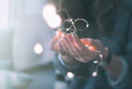 BẠN CHÍNH LÀ PHÉP LẠ; ĐỪNG TÌM KIẾM PHÉP LẠ Ở NƠI KHÁC…