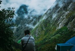 BẠN LÀ BÁU VẬT; ĐÓ LÀ LÝ DO KẺ THÙ TẤN CÔNG BẠN…
