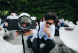 HIỂU NGƯỜI, ĐỪNG CHỈ NHÌN BỀ NGOÀI