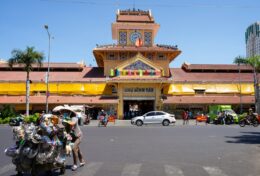 CUỘC SỐNG KHÔNG BAO GIỜ DỄ DÀNG