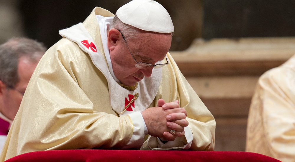 pope Francis Praying