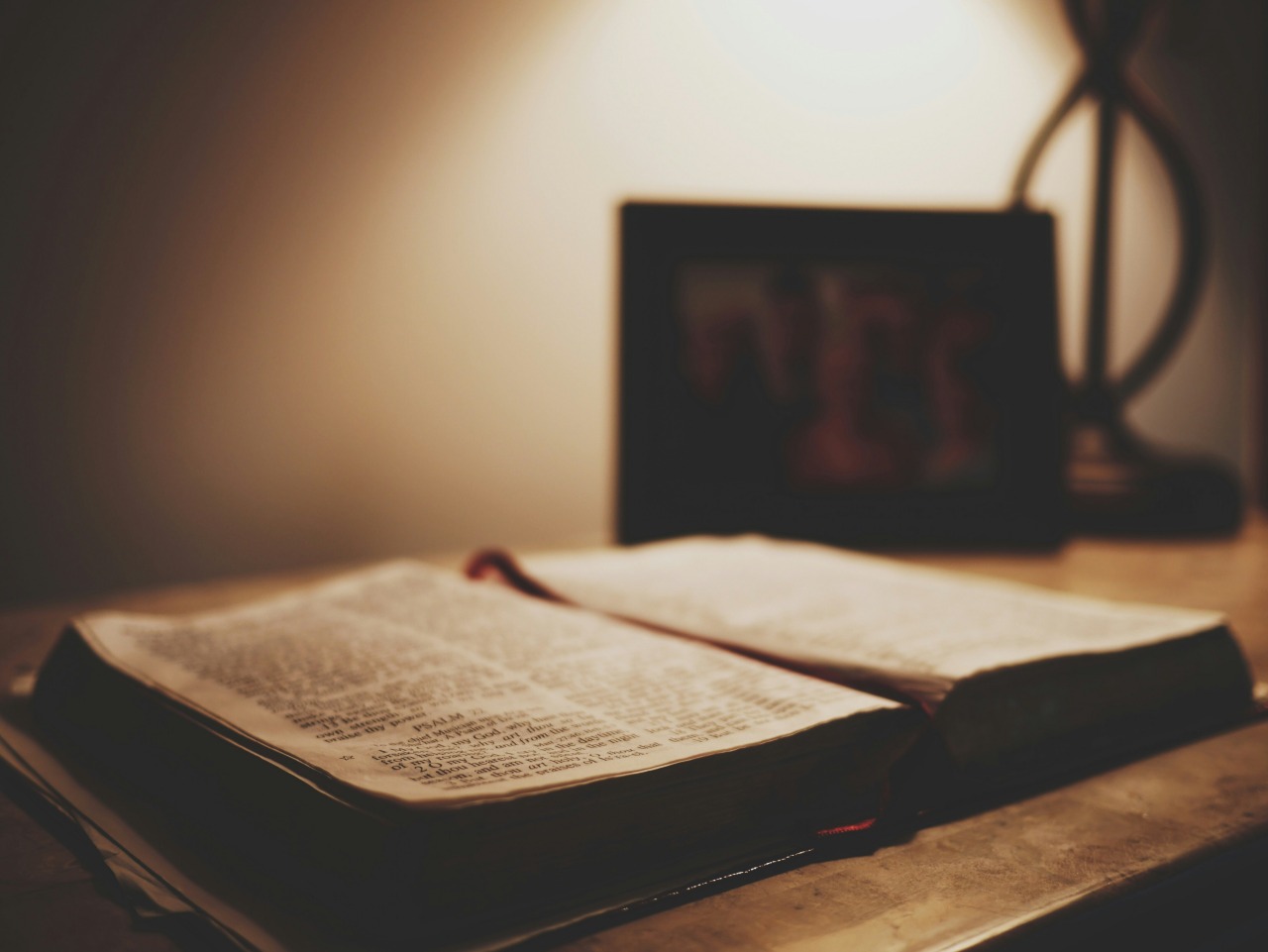 aaron burden H8s0PF2rcQs unsplash