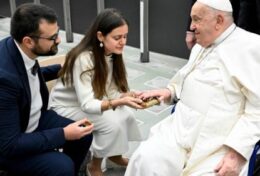 ĐTC Phanxicô: Nhận ra sức mạnh của Chúa trong sự yếu đuối