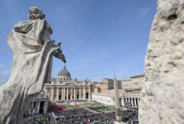 ĐỨC THÁNH CHA KHÍCH LỆ TÍN HỮU BƯỚC VÀO MÙA CHAY