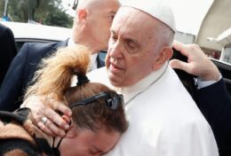 Đức Thánh Cha: Không lời lẽ nào có thể diễn tả nỗi đau mất con của cha mẹ