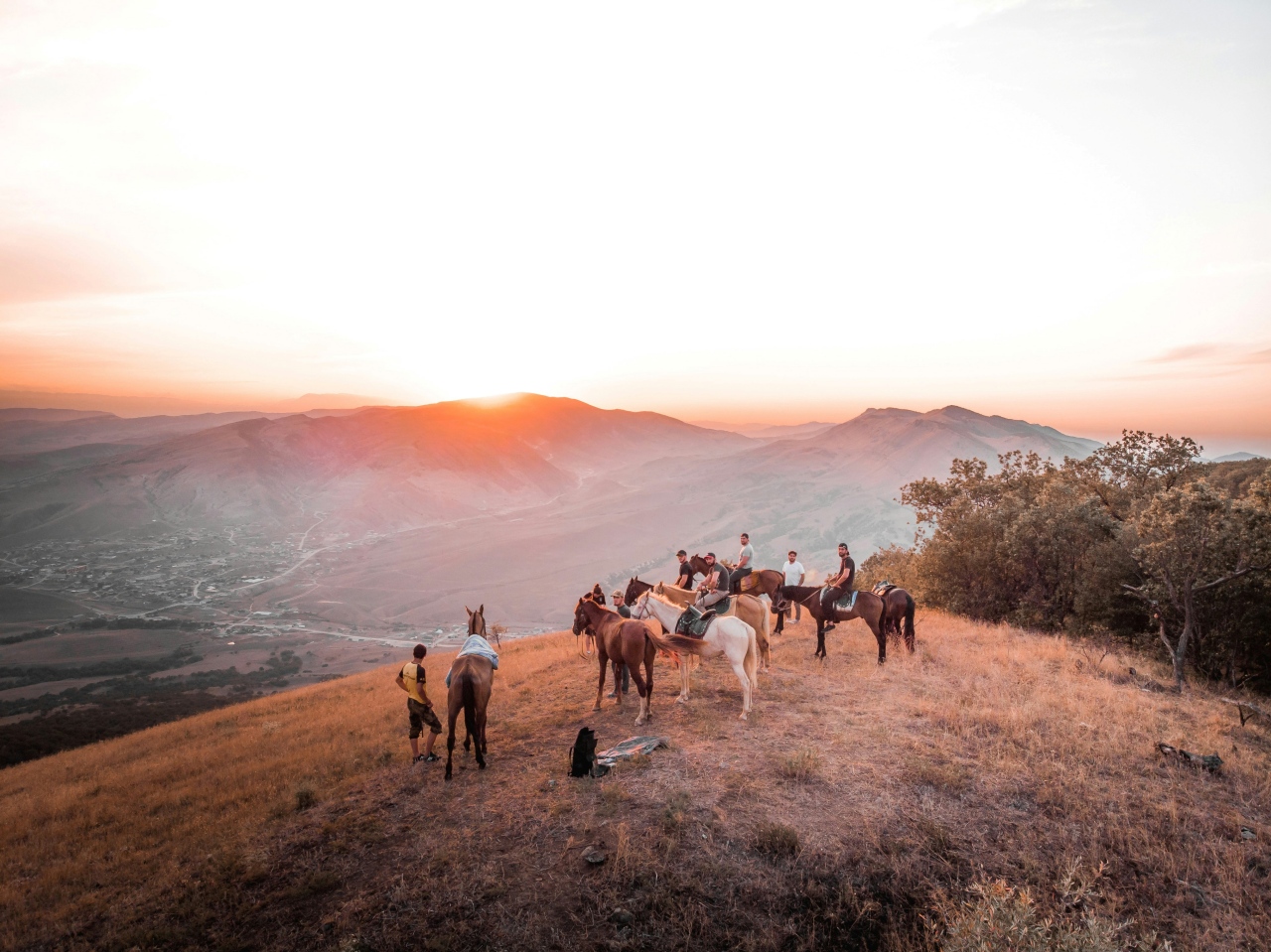 akhmed chalandarov fcuhQawxvmA unsplash