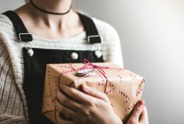 KHÔNG AI CÓ THỂ CHO ĐIỀU MÀ HỌ KHÔNG CÓ