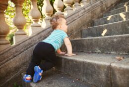 HÃY BẮT ĐẦU TỪ NƠI BẠN ĐANG ĐỨNG, SỬ DỤNG NHỮNG GÌ BẠN CÓ, VÀ LÀM NHỮNG GÌ BẠN CÓ THỂ…