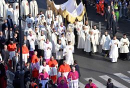 Đức Thánh Cha Lêô – dâng lễ Mình Máu Thánh Chúa Kitô