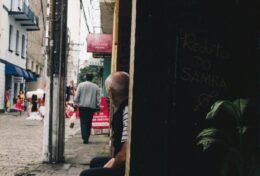 NHỮNG NGƯỜI ĐÃ BỎ RƠI BẠN THÌ KHÔNG CÓ TƯ CÁCH ĐƯỢC BIẾT CÂU CHUYỆN CỦA BẠN…