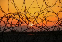 ĐỪNG LAO VÀO NGUY HIỂM NHÂN DANH “ĐỨC TIN”