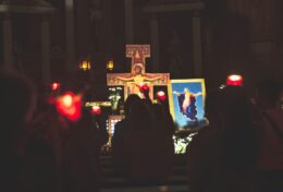 ĐỪNG GIẢI THÍCH QUÁ NHIỀU; HÃY TÌM AN ỦI NƠI CHÚA GIÊSU…