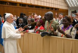 Đức Thánh Cha: “Đất đai, nhà ở và việc làm là những quyền thánh thiêng”