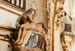 04. ĐỜI SỐNG THIÊNG LIÊNG – Dưới chân Thập giá