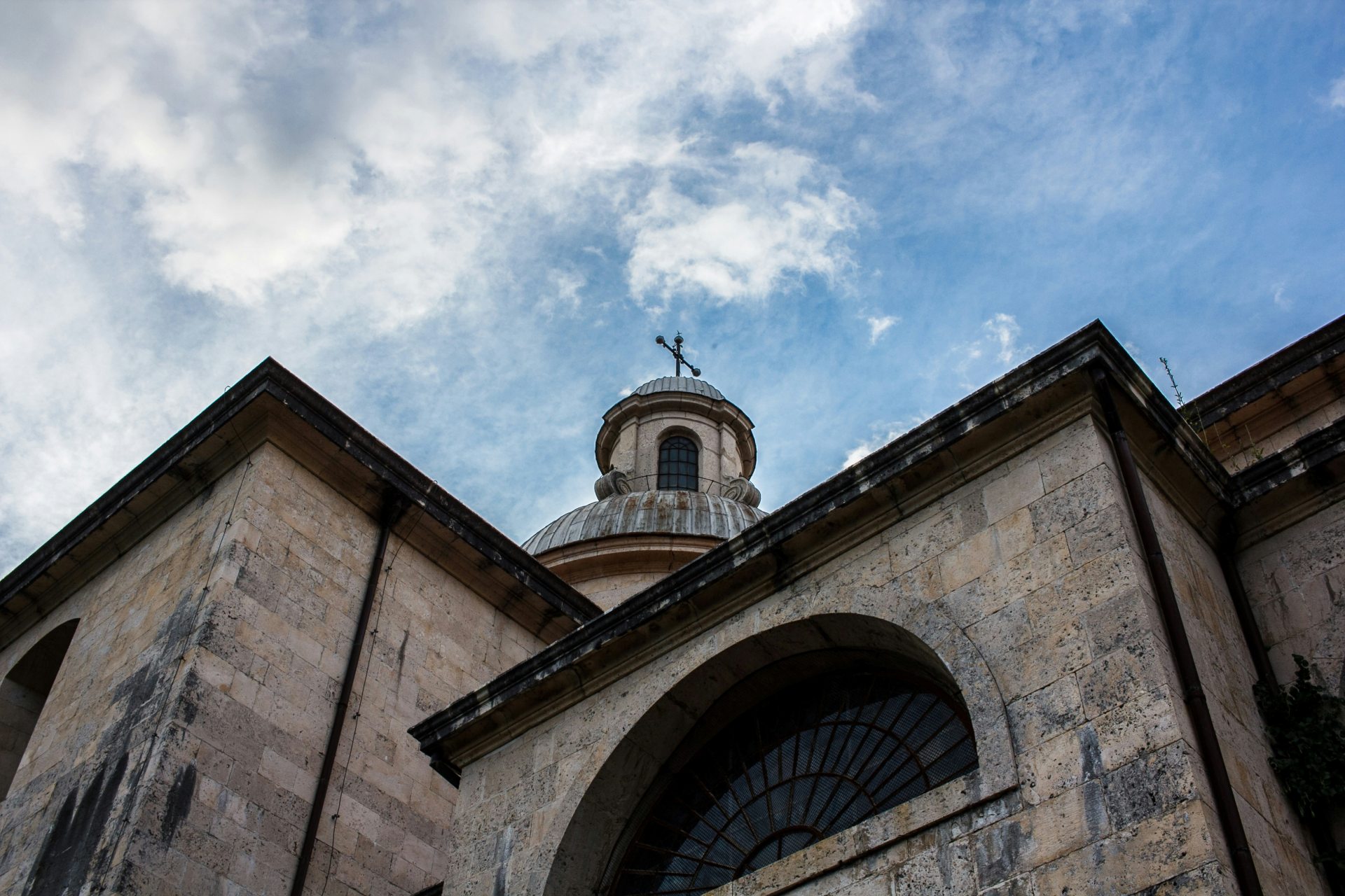 roman volkov xGTXcoYlCDg unsplash