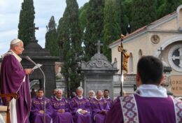 Thánh lễ tại nghĩa trang Verano (2/11): Tình yêu chiến thắng sự chết