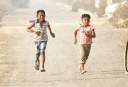 HÃY CÓ SỰ THẤU CẢM, KHÔNG CHỈ LÀ SỰ THƯƠNG CẢM