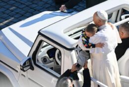 HY VỌNG KHÔNG PHẢI LÀ CHỜ ĐỢI THỤ ĐỘNG NHƯNG LÀ DẤN THÂN