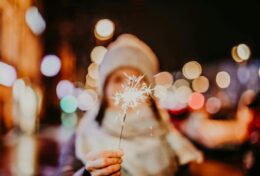 BẠN CHÍNH LÀ PHÉP LẠ; ĐỪNG TÌM KIẾM PHÉP LẠ Ở NƠI KHÁC…