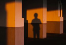 LÀM BẠN VỚI CẢM XÚC CỦA MÌNH