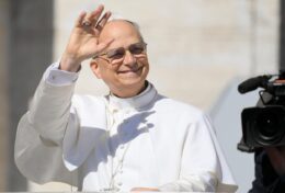 ĐTC Lêô XIV mời gọi các nhà truyền thông Công giáo nói những lời tốt lành để xua tan thù hận