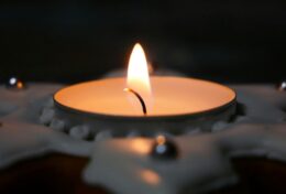 NGUY CƠ BÓNG TỐI BAO PHỦ KHI BẠN LÀ NGỌN NẾN DUY NHẤT…