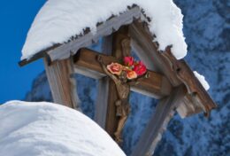 CÁC MỐI PHÚC TRỞ THÀNH THƯỚC ĐO CỦA HẠNH PHÚC