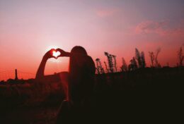 YÊU THƯƠNG SÂU SẮC