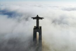 ĐỐI MẶT VỚI KẺ THÙ