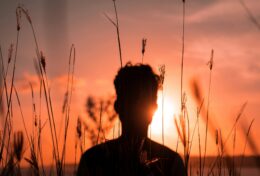 KHI BẠN LỚN TUỔI HƠN, XIN CŨNG HÃY TRƯỞNG THÀNH HƠN…