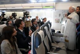 Đức Thánh Cha Lêô XIV: “Với tư cách mục tử, tôi không thể ủng hộ chiến tranh, quá nhiều người vô tội đã chết”