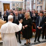 Đức Thánh Cha: Chính trị phải phục vụ con người và công ích