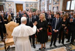 Đức Thánh Cha: Chính trị phải phục vụ con người và công ích