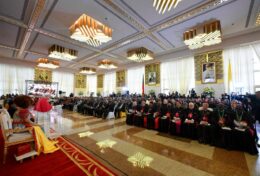 [Tông du Camerun] Đức Thánh Cha Lêô XIV gặp gỡ chính quyền, xã hội dân sự và ngoại giao đoàn