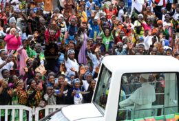 [Tông du Camerun] Đức Thánh Cha chủ sự Thánh lễ tại sân bay Bamenda