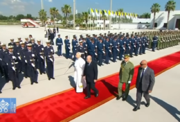 Đức Thánh Cha Lêô XIV rời Algeria, bắt đầu chuyến tông du tại Camerun