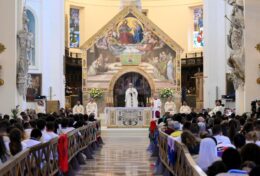 Đức Thánh Cha thăm Assisi: Thế giới đang tìm kiếm những vị thánh giữa các con