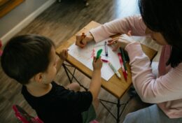 NUÔI DẠY CON CÁI: THẨM QUYỀN